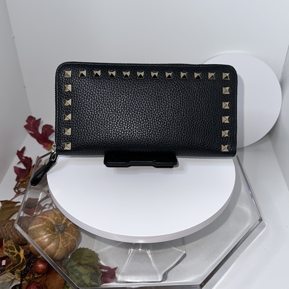Valentino Rockstud Zip Around Wallet Black Pebbled Leather - Picture 13 of 13